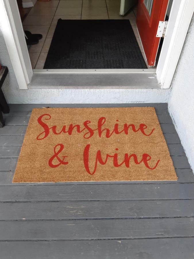 ホテル Sunshine And Wine Loft ペンティクトン エクステリア 写真